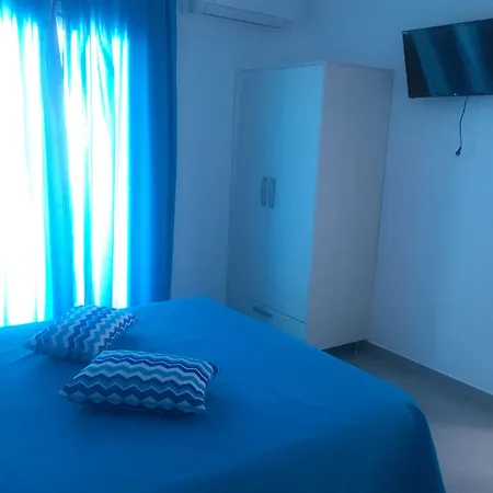 Artemis Village בית הארחה