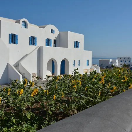 Artemis Village בית הארחה 4*