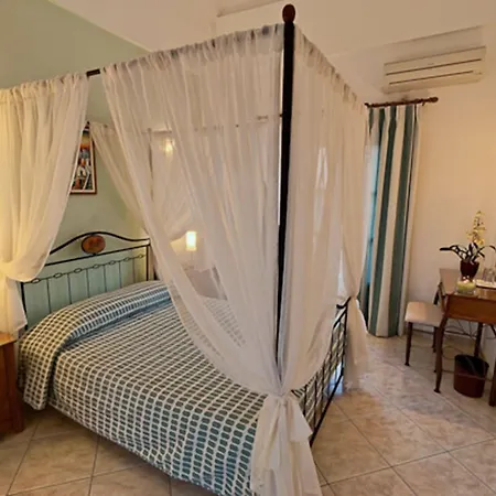 בית הארחה Artemis Village 4*