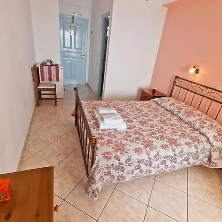 בית הארחה Artemis Village 4*
