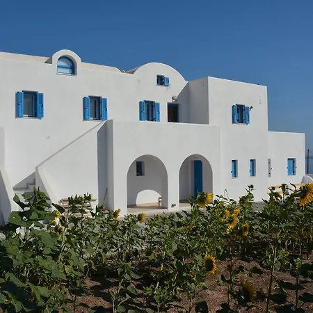 בית הארחה Artemis Village 4*